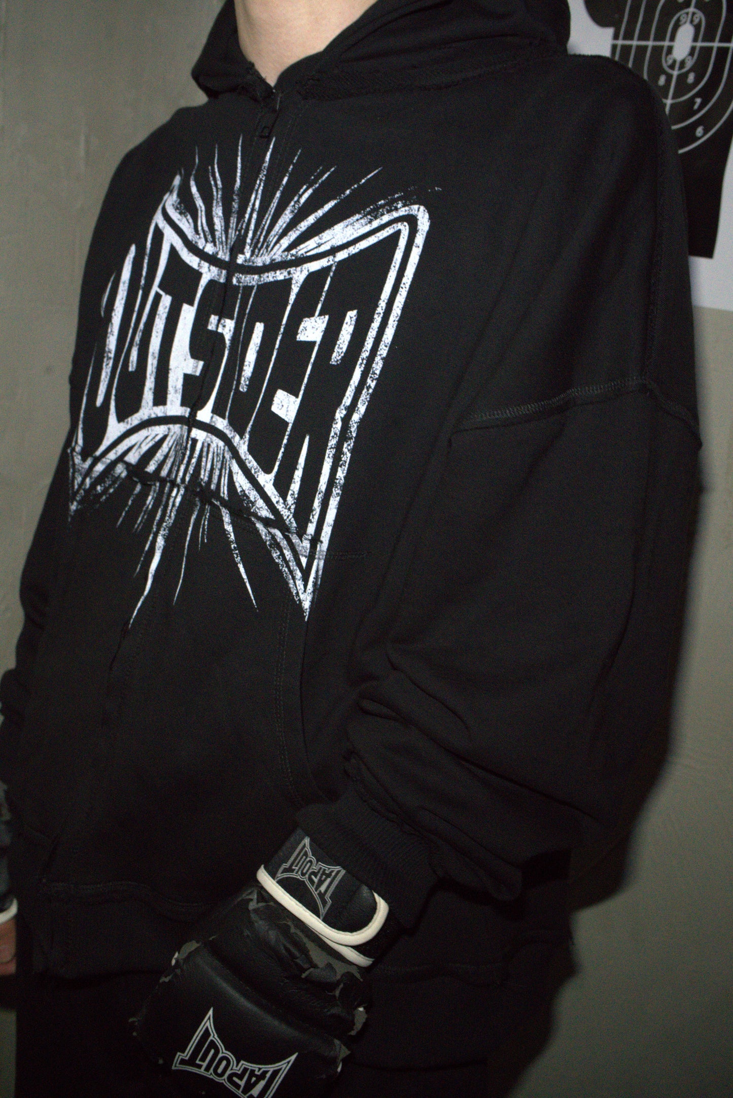 "OUTSIDER" ZIP-HOODIE